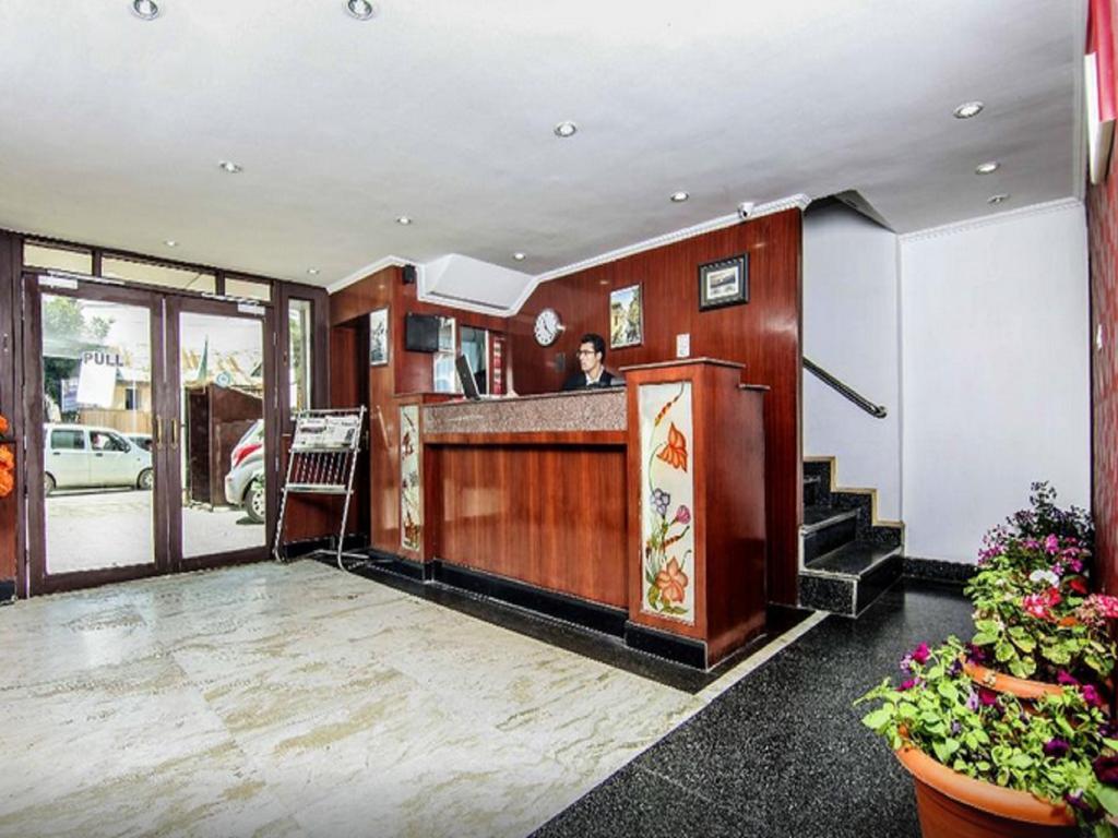 Holiday Plaza Ξενοδοχείο Σριναγκάρ Εξωτερικό φωτογραφία