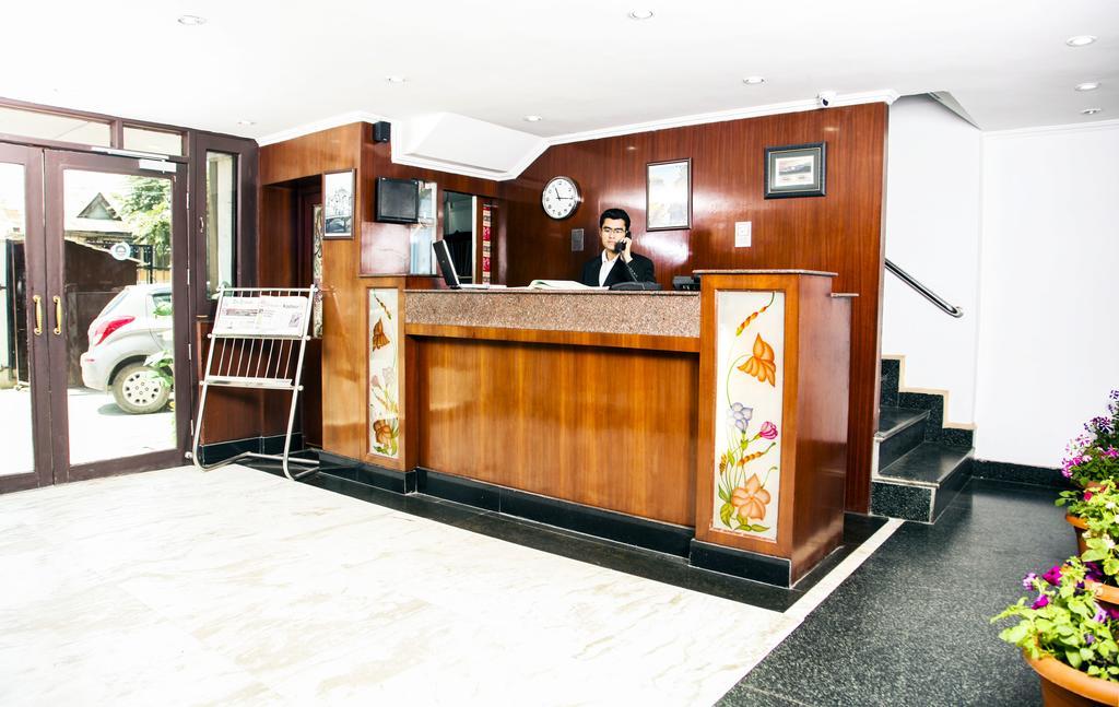 Holiday Plaza Ξενοδοχείο Σριναγκάρ Εξωτερικό φωτογραφία