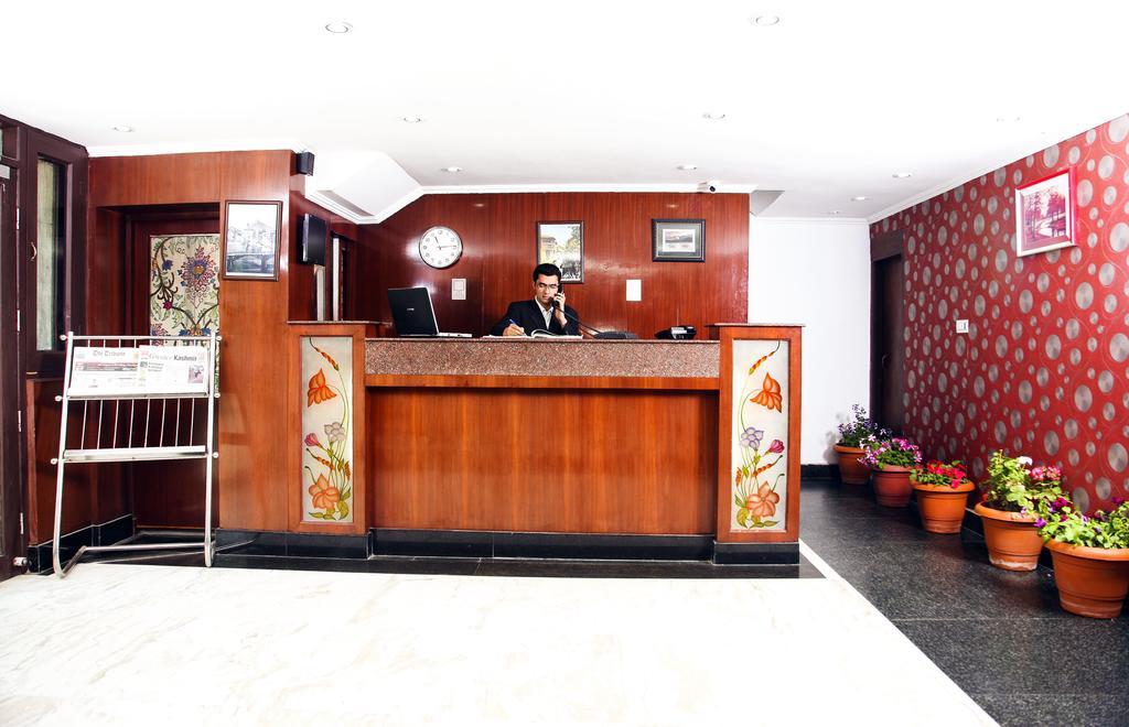 Holiday Plaza Ξενοδοχείο Σριναγκάρ Εξωτερικό φωτογραφία