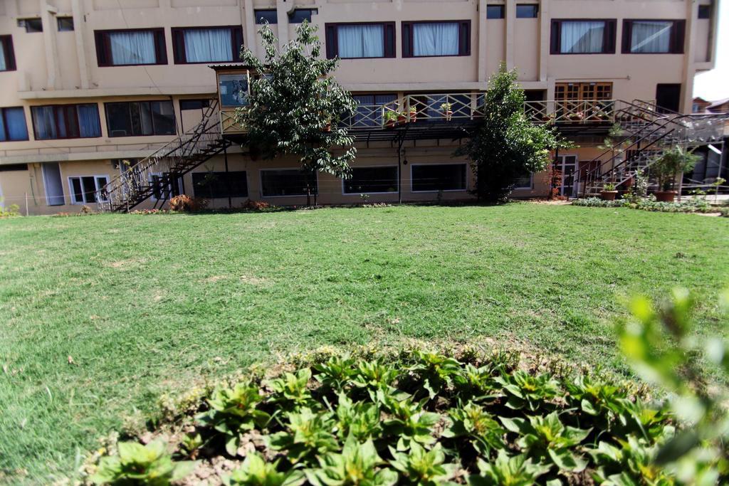 Holiday Plaza Ξενοδοχείο Σριναγκάρ Εξωτερικό φωτογραφία