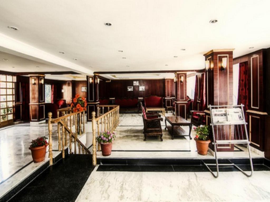 Holiday Plaza Ξενοδοχείο Σριναγκάρ Εξωτερικό φωτογραφία