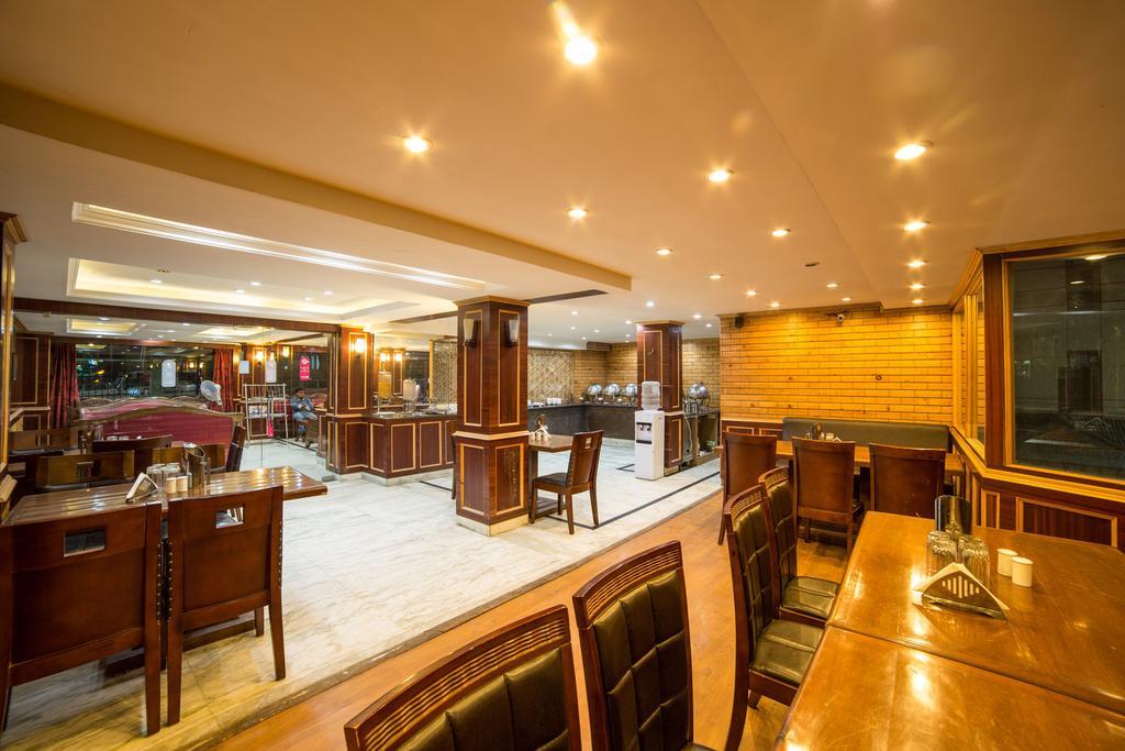 Holiday Plaza Ξενοδοχείο Σριναγκάρ Εξωτερικό φωτογραφία